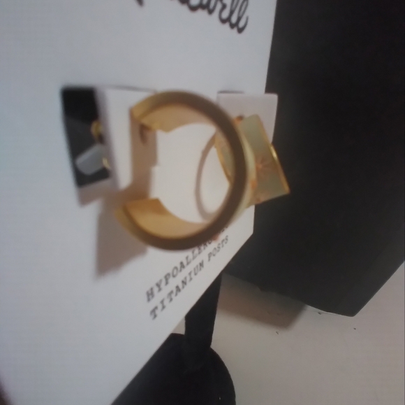 🌼Madewell🌼Beautiful Enameled Floral Huggie Post Earring - Picture 5 of 7